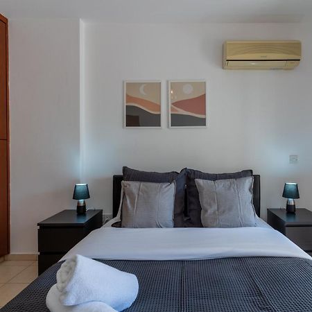 Mia 1-Bedroom Apartment In Larnaca Extérieur photo